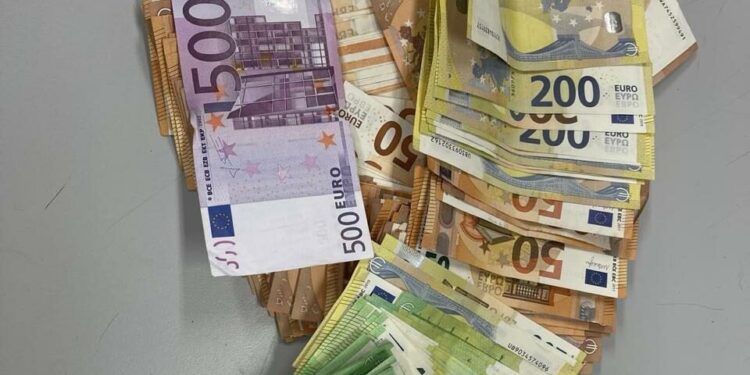 Contant geldoverzicht op douane vanaf 1/8 alleen via digitale app.