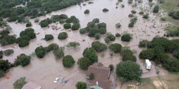 Onderzoek naar Texas nachtmerries: 51 doden, 27 kinderen en overstromingsangsten.