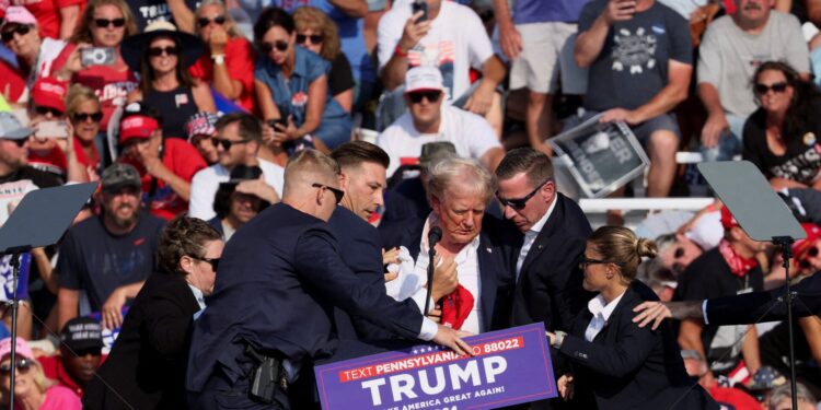 Zes agenten geheime dienst beschikbaar bij Trump aanslagpoging