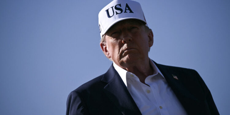 Trump vertraagt taken tot 1 augustus na drukken adviseurs.