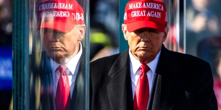 Trouwe volgelingen van Trump distantiëren zich van wapenbesluit Oekraïne