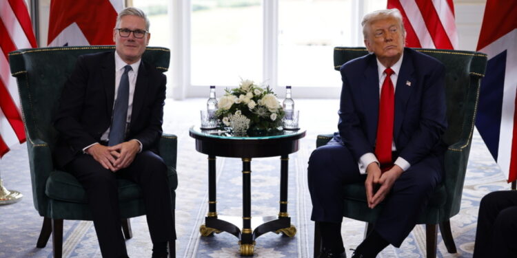 Trump bekritiseert Khan, Starmer verdedigt hem: “Hij is mijn vriend”