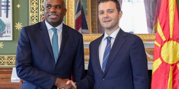 Strategische samenwerking tussen Londen en Skopje in defensie en beveiliging binnen NAVO