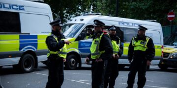 Twee doden na mesaanval in Londen