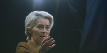 Debatteren over het voorstel van wantrouwen: een urgente kwestie.