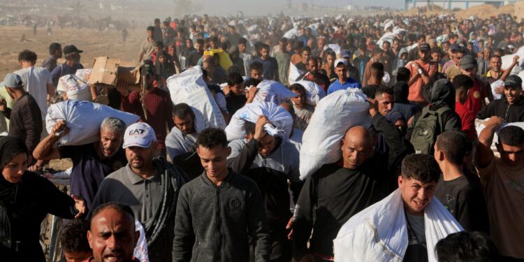 Dodental stijgt bij hulpdistributiepunten en voertuigen in Gaza.