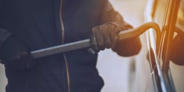 Dieven stelen vier dure auto’s in één nacht