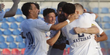 Heracles wint met penalty’s van Panionios in spannende bekerwedstrijd