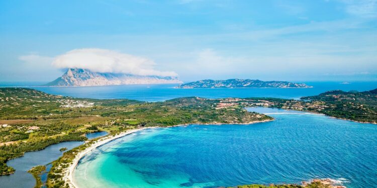 Waarom Sardinië de ideale last-minute zomerbestemming is