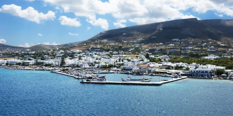 Paros Coasts: luxe accommodatie, woonkamp en onroerend goed op één niveau