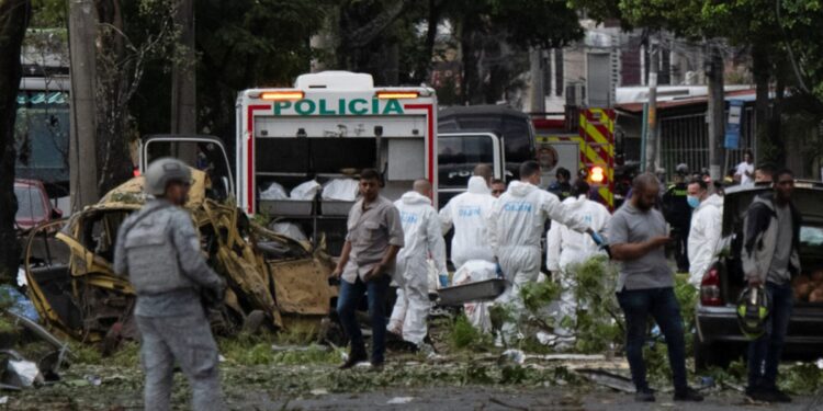 Chaos en bloedvergieten in Colombia: 18 doden door gevangeniskaanvallen met auto en drone