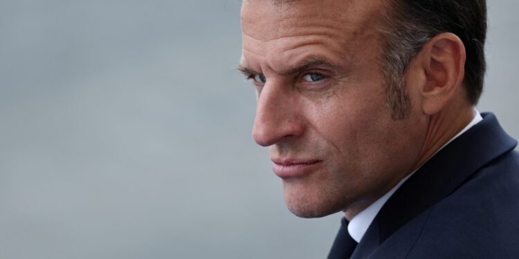 Emmanuel Macron’s drie opties bij val Franse regering