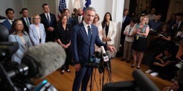 Gouverneur Californië veroordeelt Trump’s ‘chantage’ op openbare universiteit
