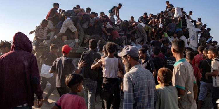 Foodtruck verwoest, 20 doden in Gaza War.