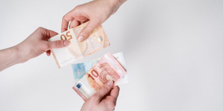 Overheid subsidieert regionale omroepen met aanzienlijke bedragen.