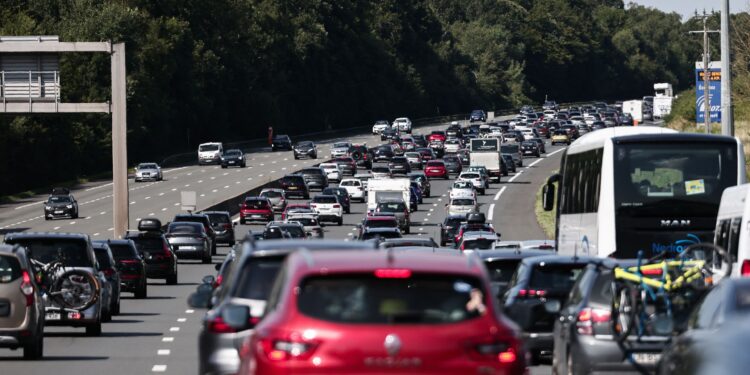 Vakantie-uittocht: boete bij gebruik Flitsmeister of Waze.