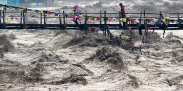 Dodelijke overstromingen en aardverschuivingen teisteren Kashmir.