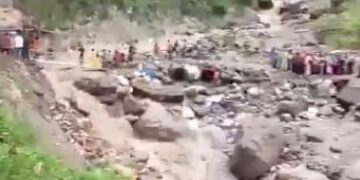 Dodental aardverschuivingen Kashmir stijgt naar 34 door zware regenval