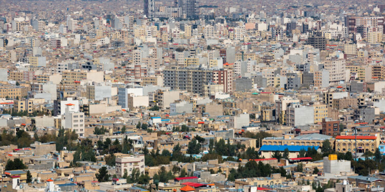 Iran sluit openbare diensten vanwege hittegolf en watertekorten