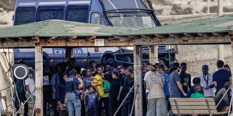 Dodelijk scheepswrak met immigranten bij Lampedusa: minstens 26 doden