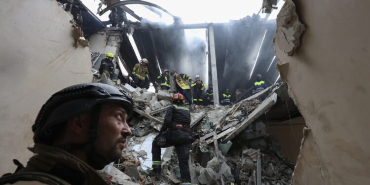 Russische aanval doodt 7 in Kharkov, inclusief peuter en tiener