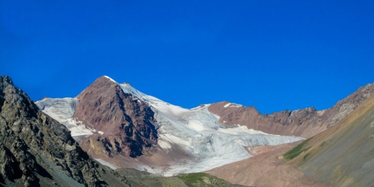 Italiaanse klimmer sterft in Kirgizië tijdens reddingspoging Russische teamgenoot