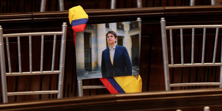 Kandidaat voor presidentschap Colombia, Miguel Uribe, sterft in aanval in juni.