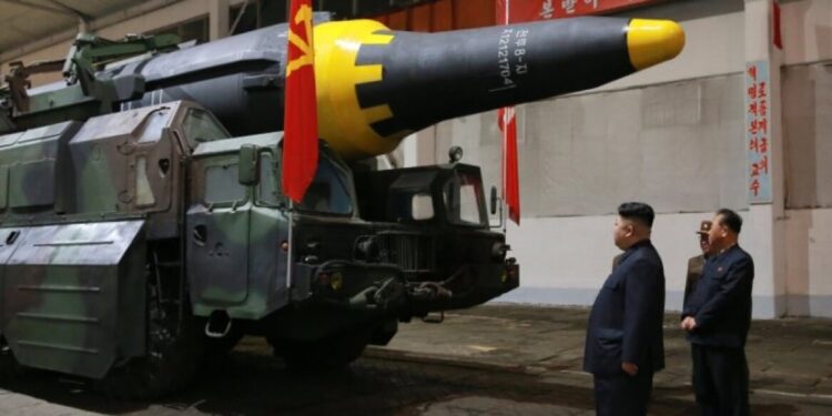 Noord-Korea test “nieuwe” anti-vliegtuigverdedigingsraketten