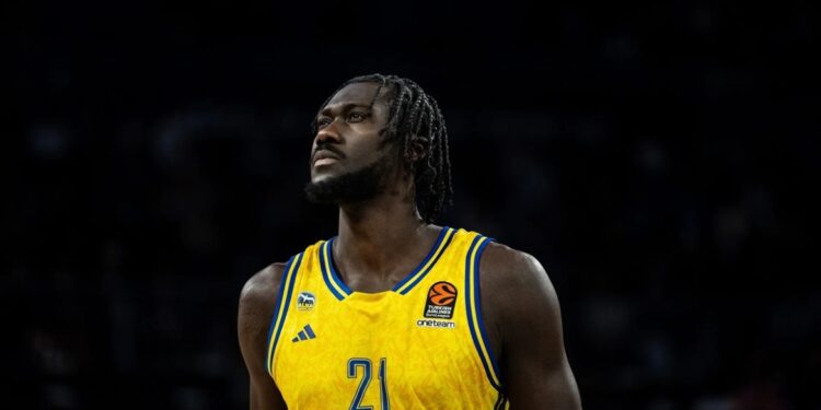 Olympiakos haalt center Kalifa Koumatje voor trainingssessies