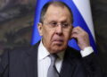 Lavrov overlegt met Fidan en Sig via telefoon.