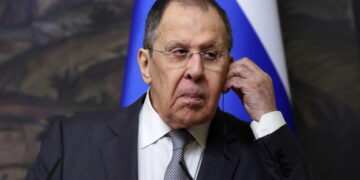 Lavrov overlegt met Fidan en Sig via telefoon.