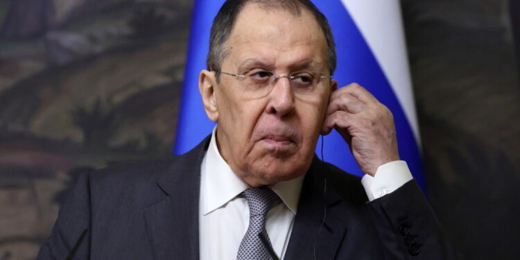 Lavrov overlegt met Fidan en Sig via telefoon.