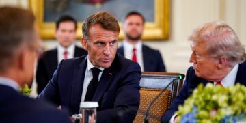 Macron stelt Genève voor als ontmoetingsplaats voor Poetin en Zelenski