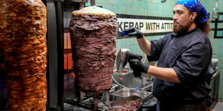 Zorgen in Duitsland over kebabtekort en prijsstijgingen