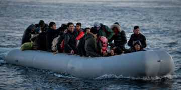 Eerste immigranten vastgehouden onder Frans-Britse overeenkomst, aldus Londen