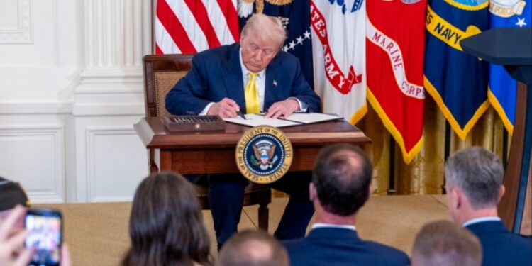 Trump beëindigt subsidies voor zonnepanelen-installaties ter waarde van $ 7 miljard