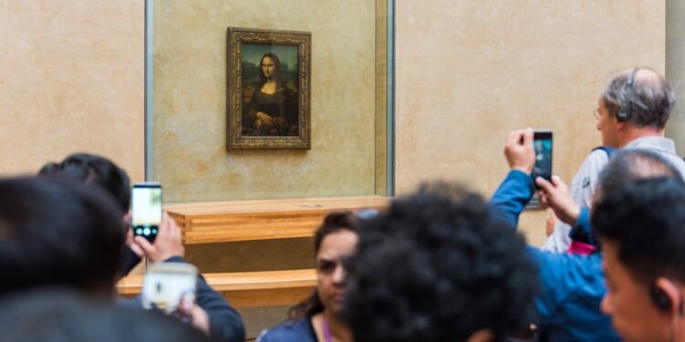 Macron wil Louvre renoveren voor nieuwe ingang en overbevolking.