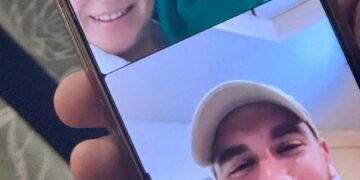 Familieleden protesteren bij huizen van 6 ministers tegen vertraging