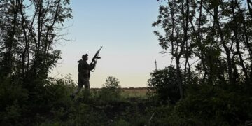 Russische strijdkrachten doorbreken Oekraïense verdedigingen en rukken op naar Alaska