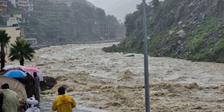 Rampzalige overstromingen in Pakistan eisen 200 levens in 24 uur