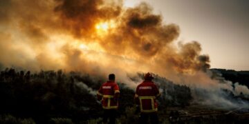 Brandweerman overleden bij brand in Portugal, tweede slachtoffer van vuurzee.
