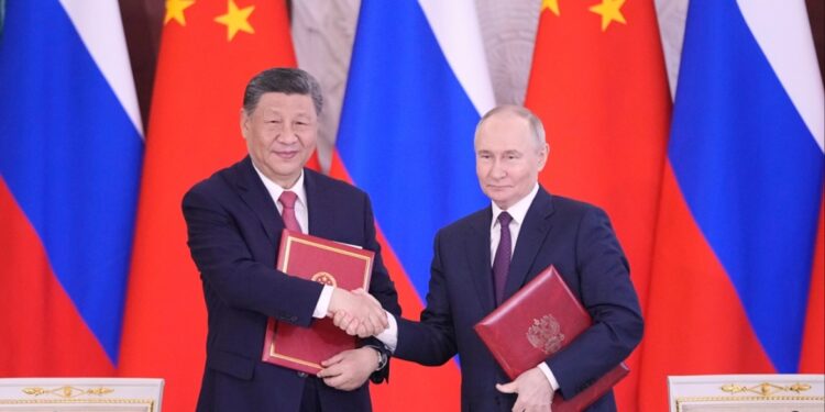 Poetin ontmoet leiders in China voor Shanghai Summit.