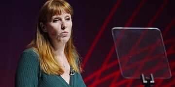 Onderzoek naar Angela Rayner wegens belastingaangelegenheden gevraagd door Tories