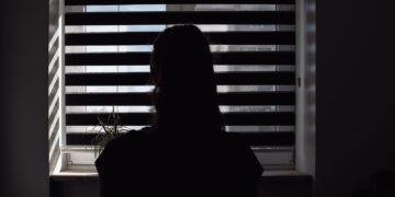 Politie gebruikt AI om onderzoek naar grooming bendes te versnellen.