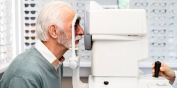 Ouderen riskeren rijontzegging bij mislukken verplichte oogtest