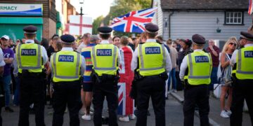 Protesten verwacht bij Asylum Hotel na onthulling ‘massadeportatie’ plan Farage