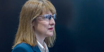 Reeves ontwijkt oproepen voor vermogensbelasting