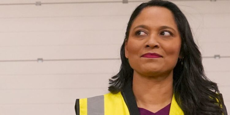 Labourminister valt door de mand met dubbele standaarden