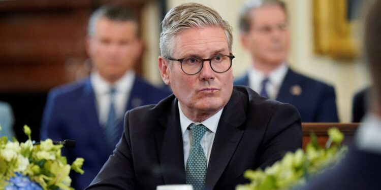 Starmer onder druk door immigratie: extreemrechts ‘aangemoedigd’ door MP.