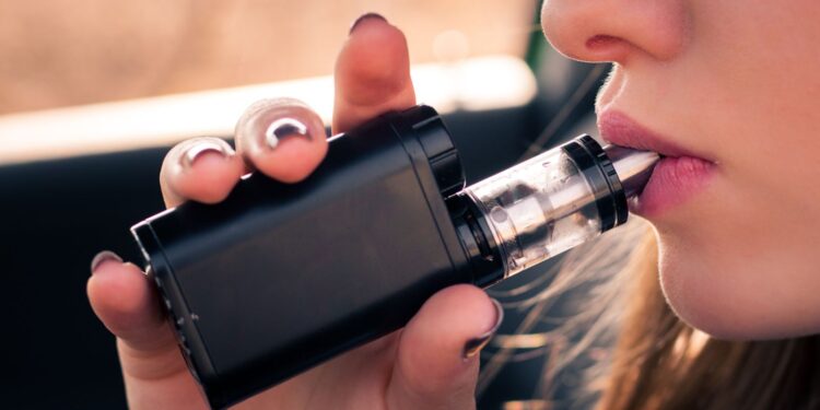 Kinderen die vapen lopen risico op gezondheidsproblemen